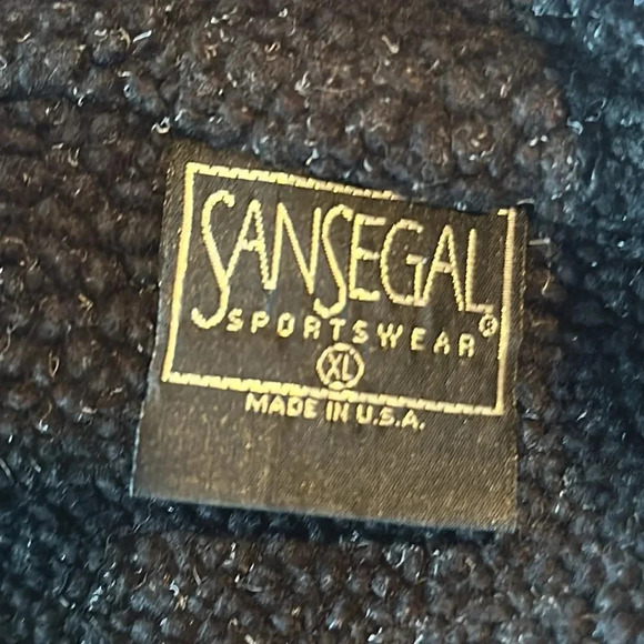 Leather trimmed fleece vest. - Picture 7 of 7